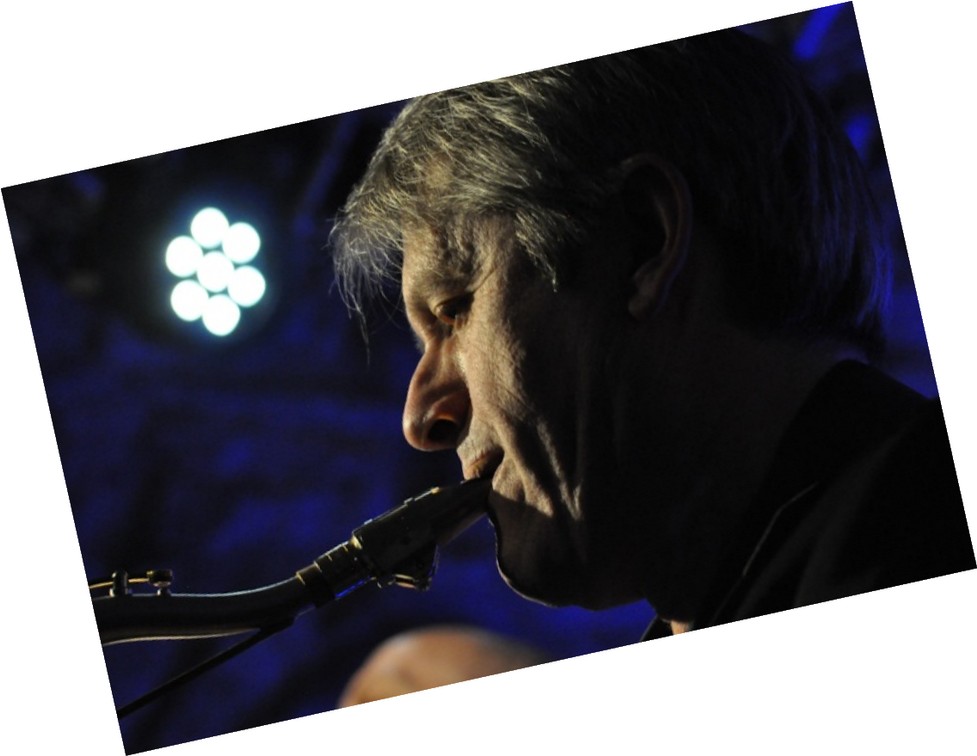 Saxofonist bei einem Konzert der Jazz Initiative Stuttgart